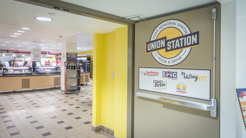 union station food entrance