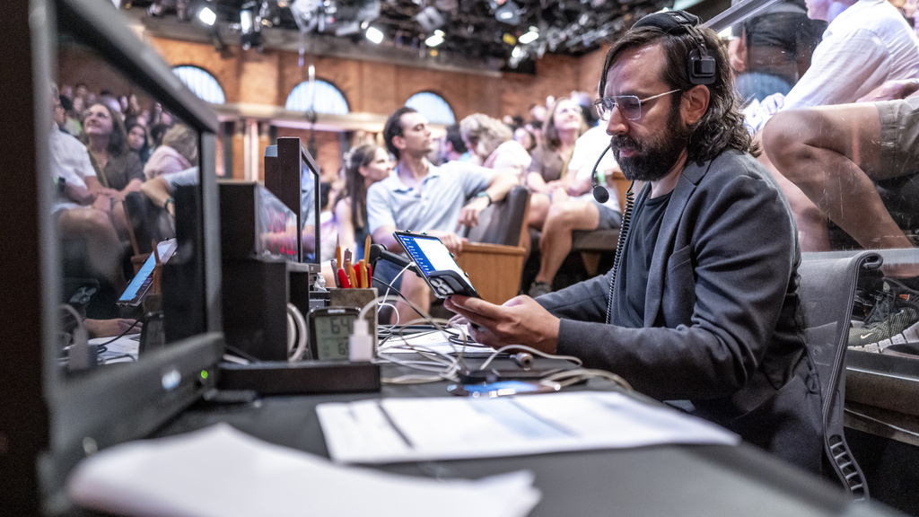 2025 CLAS Alumni Fellow: Late Night producer Eric Leiderman promotional image